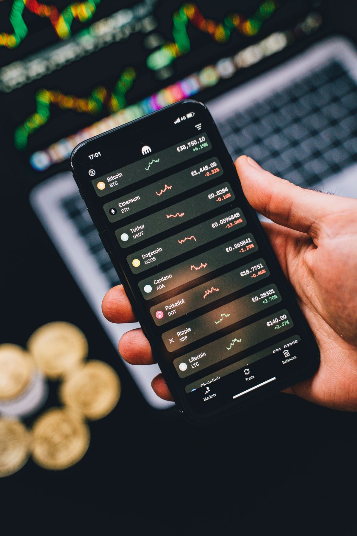 Krypto-Trading auf einem Smartphone – Trading Signals Bot Signale live auf Telegram